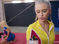 Culo, Tetas grandes, Engañando, Novia, Lesbiana, Tetas naturales, Pequeña, Tatuaje