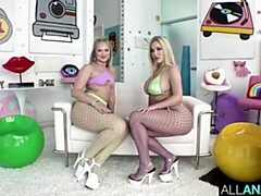 Anal, Gros cul, Grosse bite, Gros seins, Sucer une bite, En levrette, Mère que j'aimerais baiser, Plan cul à trois