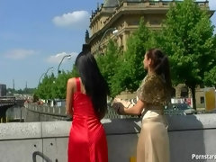 Fetisch, Lesbisch, Nackt, Öffentlich, Satin, Erotischer film, Strümpfe, Nass