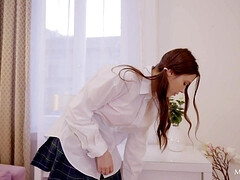 Rondborstig, Universiteit, Ondergoed, Natuurlijke tieten, Pornster, Schoolmeisje, Tieten likken, Uniformpje