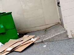 Gros cul, De plein air, Petite femme, Pisser, Public, Pute, Nénés, Toilettes