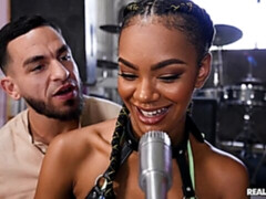 Leie, Grosser arsch, Grosser schwanz, Blasen, Braunhaarige, Hundestellung, Schwarz, Dürr