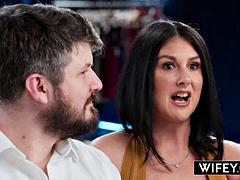 Braunhaarige, Doppelpenetration, Aufs gesicht abspritzen, Lingerie, Milf, Schlampe, Flotter dreier, Ehefrau