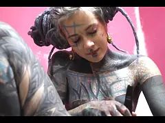 In den arsch, Aus dem arsch in den mund, Frau, Klaffend, Hd, Piercing, Solo, Tätowierung