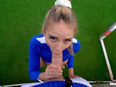 Blonde, Sucer une bite, Queue, Faciale, Seins naturels, De plein air, Petite femme, Nénés