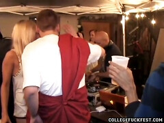 Negro, Universitaria, Universidad, Estilo perrito, Ébano, Sexo duro, Madres para coger, Fiesta