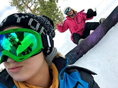 Vingeren, Lesbisch, Likken, Masturbatie, Natuurlijke tieten, Klein, Geschoren, Tieten likken