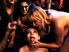 Grosse bite, Brunette brune, Éjaculer dans la bouche, Tir de sperme, Faciale