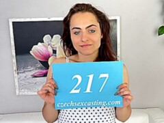 Enthousiasteling, Grote kont, Pijpbeurt, Hondjeshouding, Gezichtspunt, Roodharige vrouw, Tiener, Tieten likken