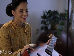 Cul, Grosse bite, Gros seins, Sucer une bite, Tir de sperme, Branlette thaïlandaise, Mère que j'aimerais baiser, Jarretelles