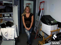 18 jaar, Enthousiasteling, Blond, Sperma shot, Sperma in gezicht, Handbeurt, Natuurlijke tieten, Tiener