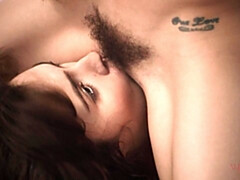 18 ans, Brunette brune, Lesbienne, Orgasme, Petite femme, Chatte, Réalité, Chevaucher