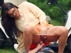 お尻, デカパイ, 眼鏡, ハードコア, アウトドア, 公共, スカート, オッパイの