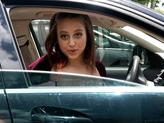 Amateur, Tetas grandes, Mamada, Coche, Garganta profunda, Atragantadas, Lamidas, Tatuaje