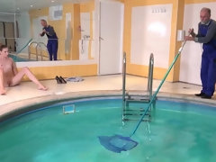 Sucer une bite, En levrette, Grandpère, Hard, Piscine, Adolescente