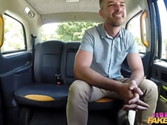 Coche, Pareja, Corridas, Estilo perrito, Corridas faciales, Penetracion con dedos, Lamidas, Coño