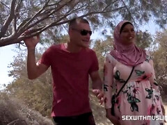 Arabe, Gros cul, Grosse bite, Gros seins, Gorge profonde, Mère que j'aimerais baiser, De plein air, Public