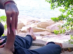 Amateur, Playa, Pareja, Masaje, Masturbación, Al aire libre, Tatuaje, Adolescente