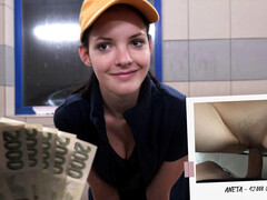18 jahre, Schönheit, Blasen, Auto, Tschechisch, Aufs gesicht abspritzen, Geld, Spanner