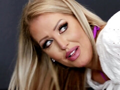 In den arsch, Grosser arsch, Blondine, Handjob, Absätze, Lecken, Transfrau, Spielzeuge