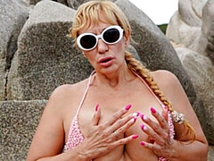 Amateur, Tetas grandes, Rubia, Penetracion con dedos, Masturbación, Madres para coger, Al aire libre, Estriptis