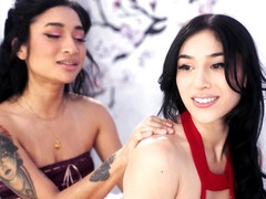 Красотки, Большие сиськи, Брюнетки, Фетиш, Лесбиянка, Лизание, Киски