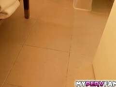 デカ尻, デカパイ, ブロンド, フェラチオ, 茶髪の, 浮気者, ハードコア, 義母