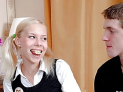 Blond, Hondjeshouding, Likken, Klein, Twee staartjes, Kut duiken, Mager, Tieten likken