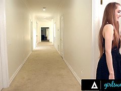 Grosser arsch, Blondine, Gesichtssitzen, Hd, Lesbisch, Muschi, Flotter dreier, Titten