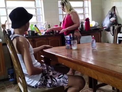 Culo, Tetas grandes, Fetiche, Atragantadas, Gafas, Enorme, Lactando, Orinar