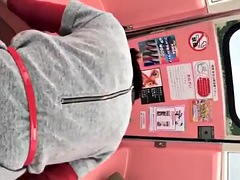 Enthousiasteling, Aziatisch, Grote mammen, Pijpbeurt, Hardcore, Japaans, Openbaar, Tieten likken