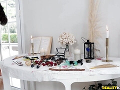 Enthousiasteling, Grote mammen, Pijpbeurt, Europees, Sperma in gezicht, Voeten, Fetisj, Speelgoed