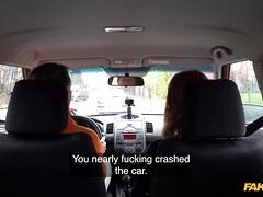 素人, お尻, フェラチオ, 車, バック, ヨーロピアン, 赤毛, スカート