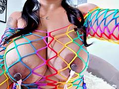 Lieveling, Grote mammen, Tieten likken
