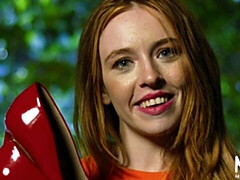 18 ans, Gros cul, Grosse bite, Sucer une bite, En levrette, Seins naturels, Adolescente, Nénés