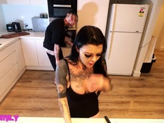 Culo grande, Verga grande, Corrida, Semen en la boca, Casero, Coño, Tatuaje, Apretado