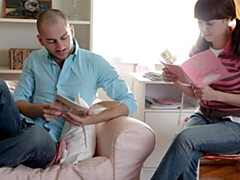 18 ans, Anal, Chambre à dormir, Gros cul, Grosse bite, Brunette brune, Seins naturels, Nénés