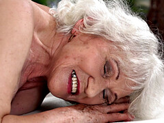 18 jahre, Blondine, Hundestellung, Fetisch, Oma, Behaart, Muschi, Erotischer film