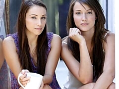 Brunette brune, Léchez, Masturbation, Chatte, Rasée, Maigrichonne, Adolescente, Nénés