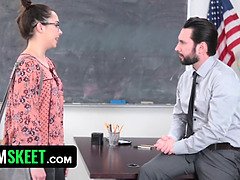 アメリカ人, デカチン, 着衣女と全裸男, イく瞬間, 眼鏡, 手コキする, 小柄, ガリガリ