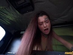 フェラチオ, チェコ, バック, 自然山雀, アウトドア, ゴックンする, タトゥー, ヒモパン