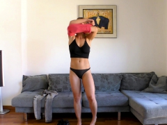 Blonde, Homme nu et filles habillées, En levrette, Européenne, Hard, Hd, Pov, Adolescente