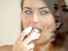 Gros seins, Brunette brune, Plantureuse, Érotique, Masturbation, Actrice du porno, Solo, Nénés