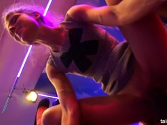 衣服着たままセックス, ダンス, 手コキする, 異人種間, オマンコ, 女子高生, スインガー, 濡れ