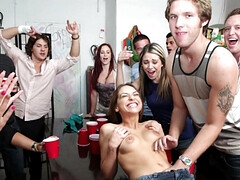 Grote mammen, Pijpbeurt, Handbeurt, Hardcore, Hd, Orgie, Feest, Tiener