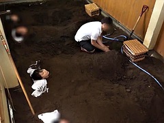 Японки, Массаж, На публике