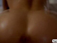 Grosse titten, Blasen, Kehlenfick, Transe, Latina, Lecken, Muschi, Transfrau