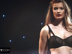 Gros seins, Blonde, Sucer une bite, En levrette, Domination, Lingerie, Rugueux, Fessée