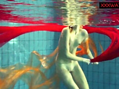 18 jahre, Leie, Frau, Pool, Russisch, Dusche, Titten, Unter wasser