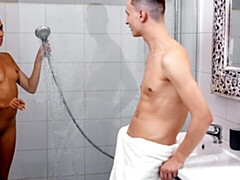 18 jaar, Kont, Grote lul, Latijnse vrouw, Natuurlijke tieten, Douche, Mager, Tiener